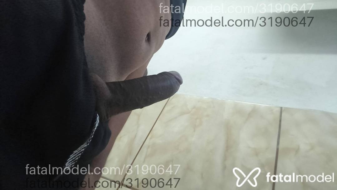 Acompanhante homem sem cabelo de olhos castanhos - Gatoblack