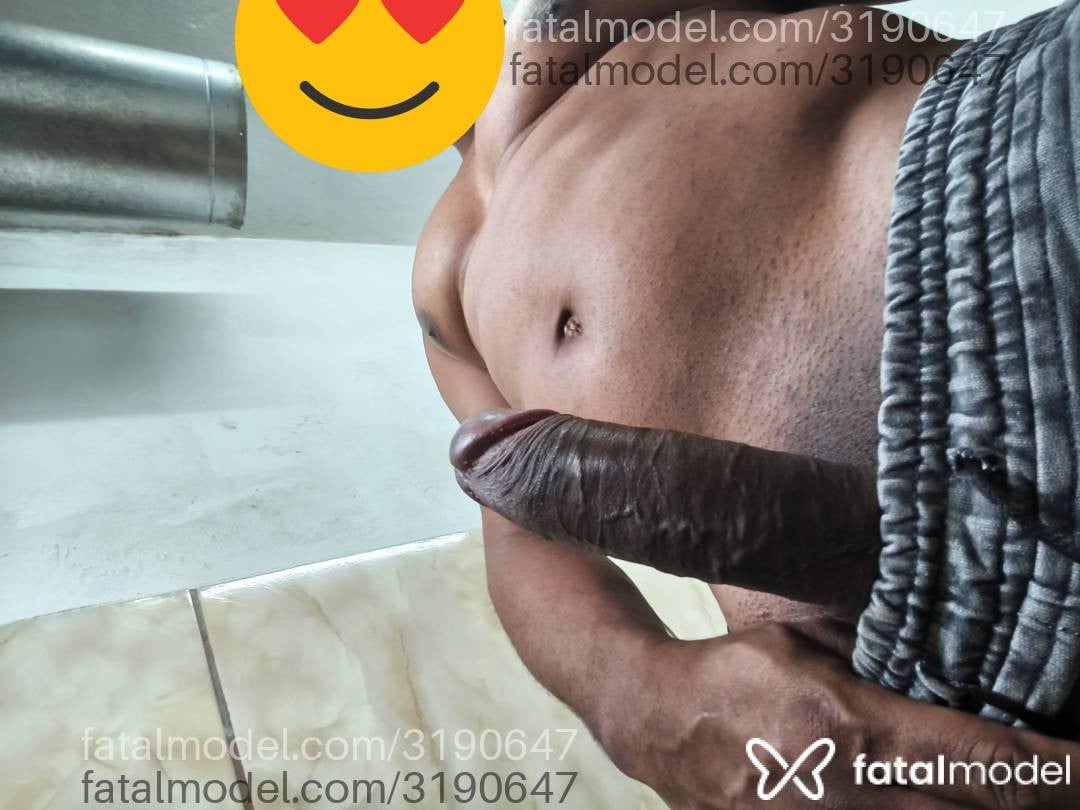 Acompanhante homem sem cabelo de olhos castanhos - Gatoblack