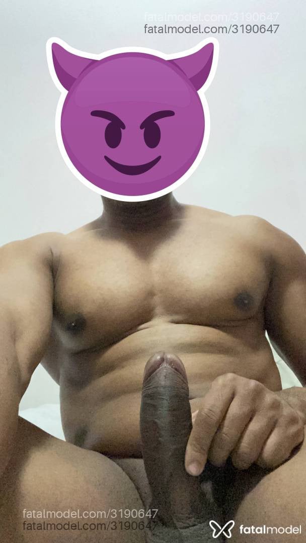 Acompanhante homem sem cabelo de olhos castanhos - Gatoblack