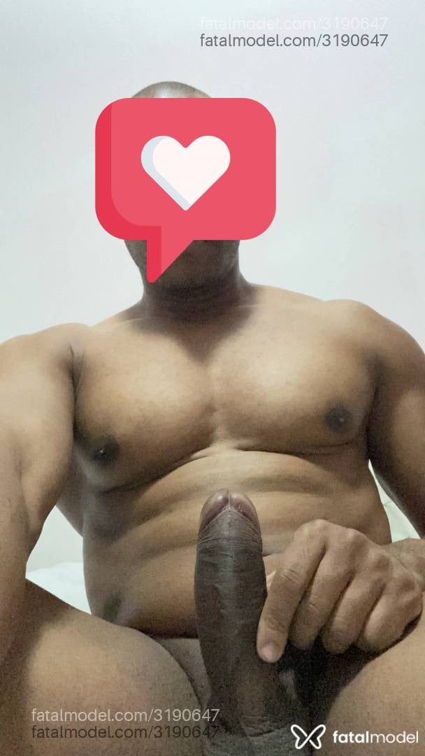 Acompanhante homem sem cabelo de olhos castanhos - Gatoblack