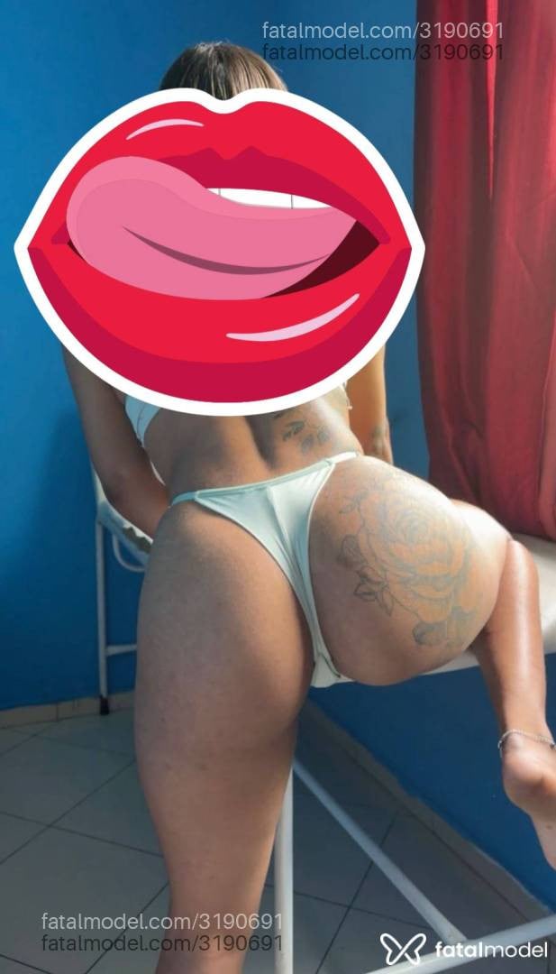 Acompanhante mulher loira (o) de olhos castanhos - Vivi