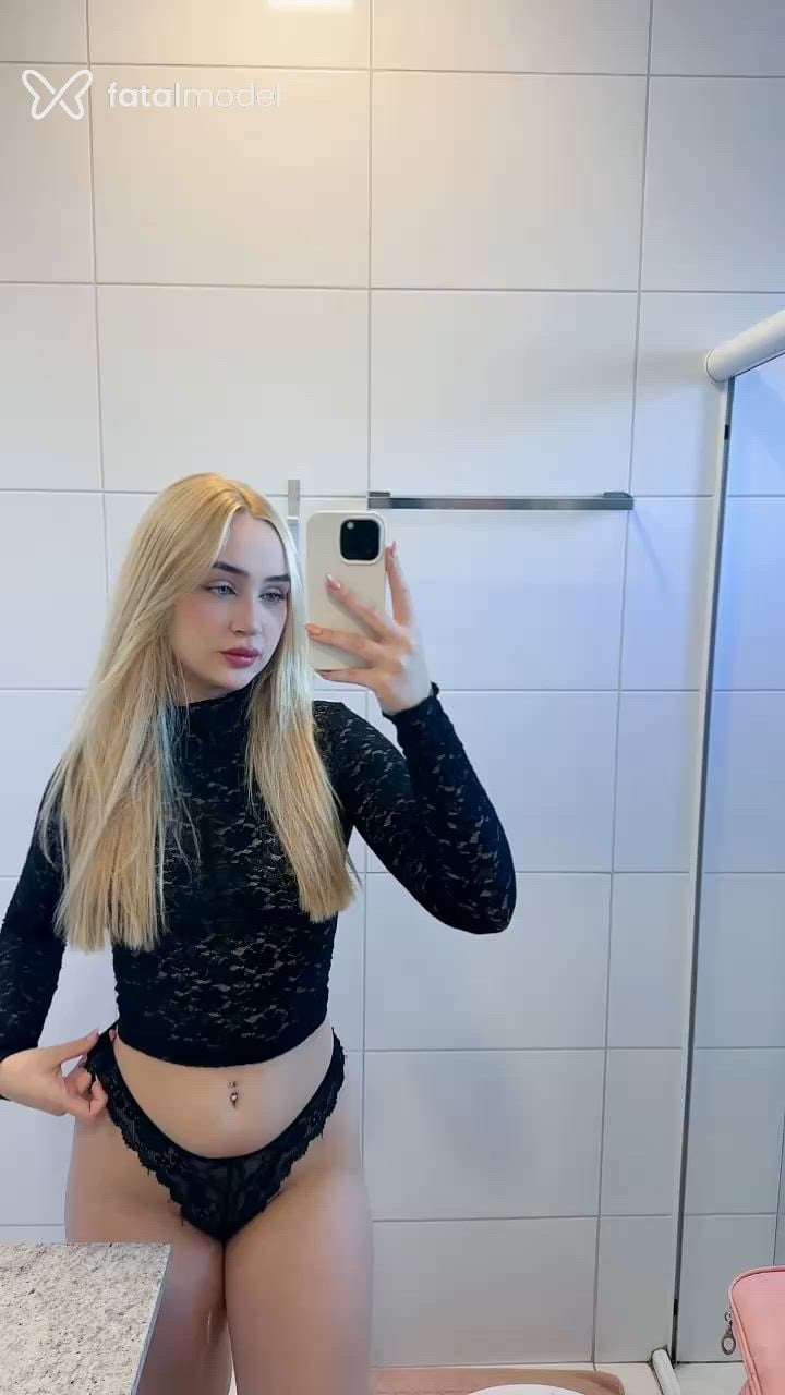 Acompanhante mulher loira (o) de olhos verdes - Ellie Acompanhante mulher loira (o) de olhos verdes - Ellie