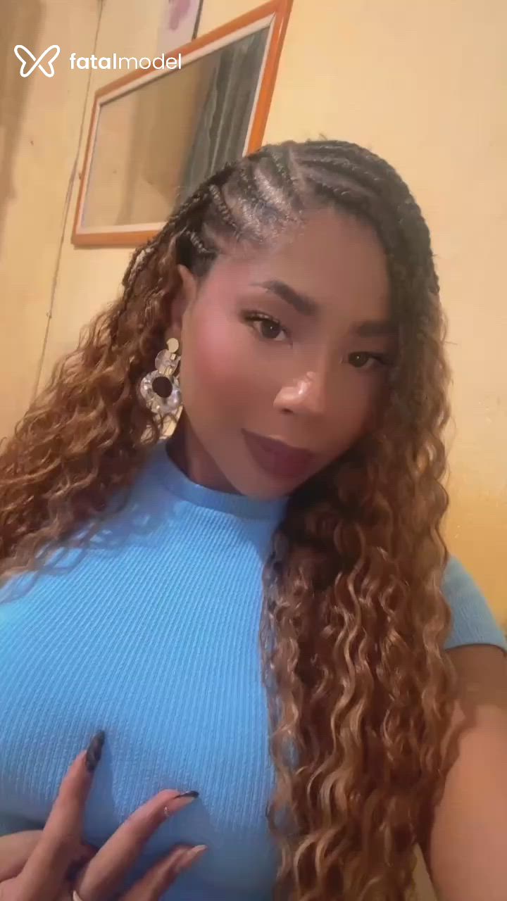 Acompanhante mulher trans com cabelo castanho de olhos castanhos - Caroline