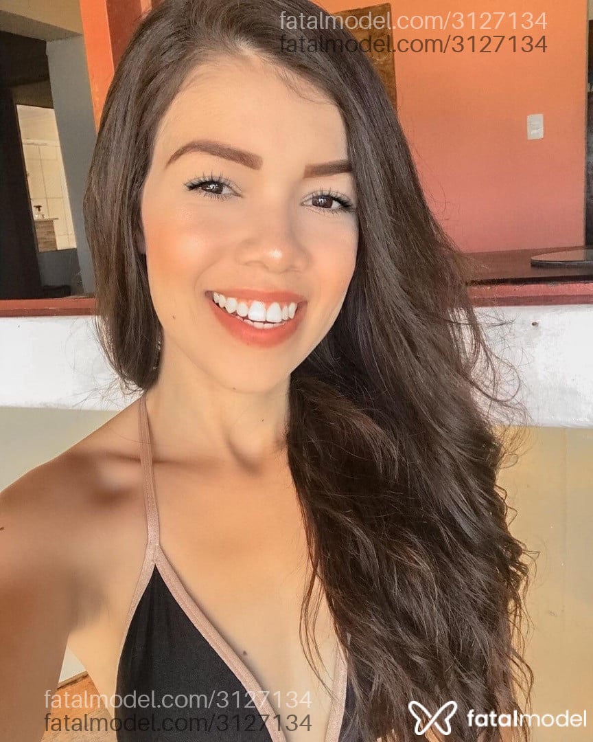 Acompanhante mulher com cabelo castanho de olhos pretos - Angel