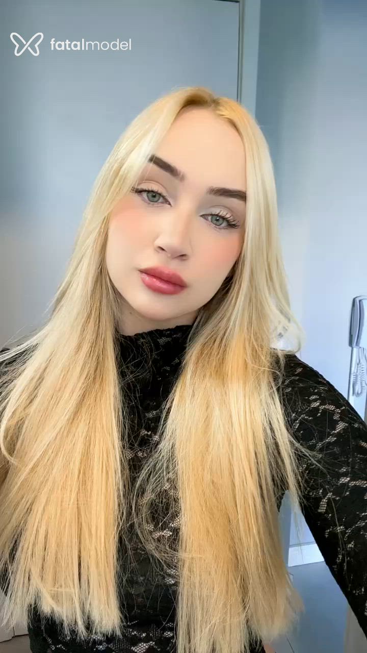 Acompanhante mulher loira (o) de olhos verdes - Ellie Acompanhante mulher loira (o) de olhos verdes - Ellie