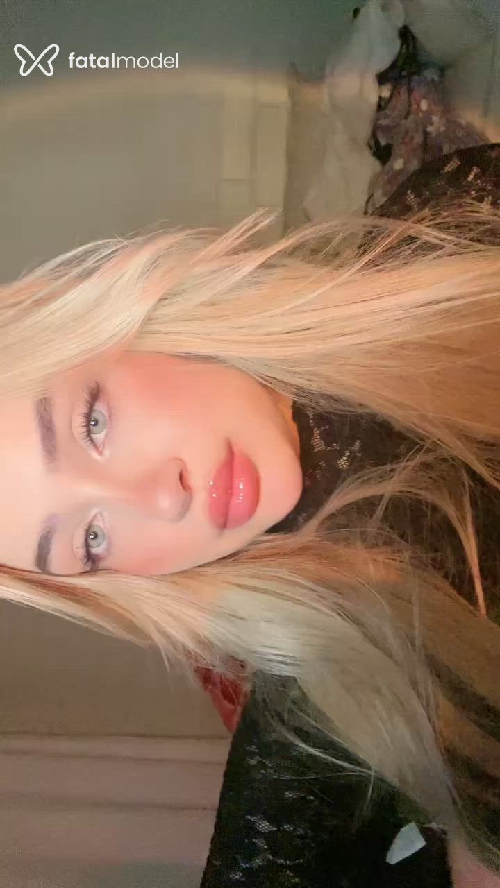 Acompanhante mulher loira (o) de olhos verdes - Ellie Acompanhante mulher loira (o) de olhos verdes - Ellie