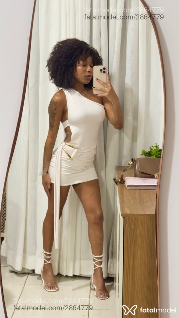 Acompanhante mulher morena (o) de olhos castanhos - Helena Aguiar