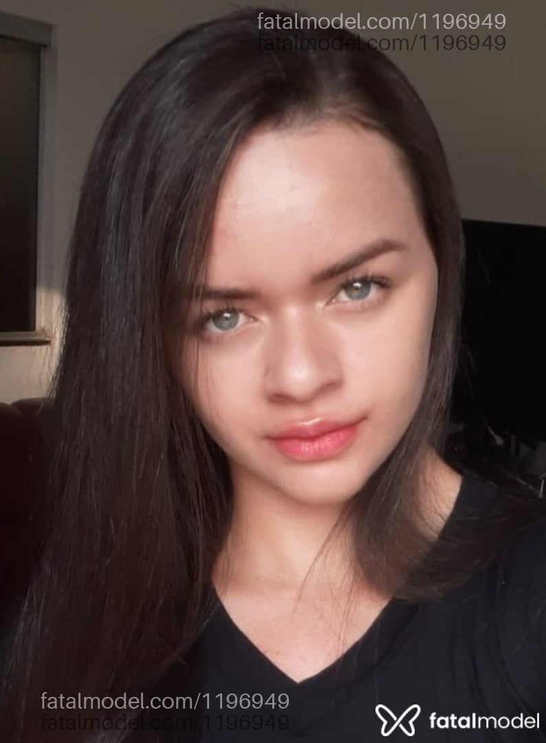 Acompanhante mulher loira (o) de olhos azuis - YSA MODELLO
