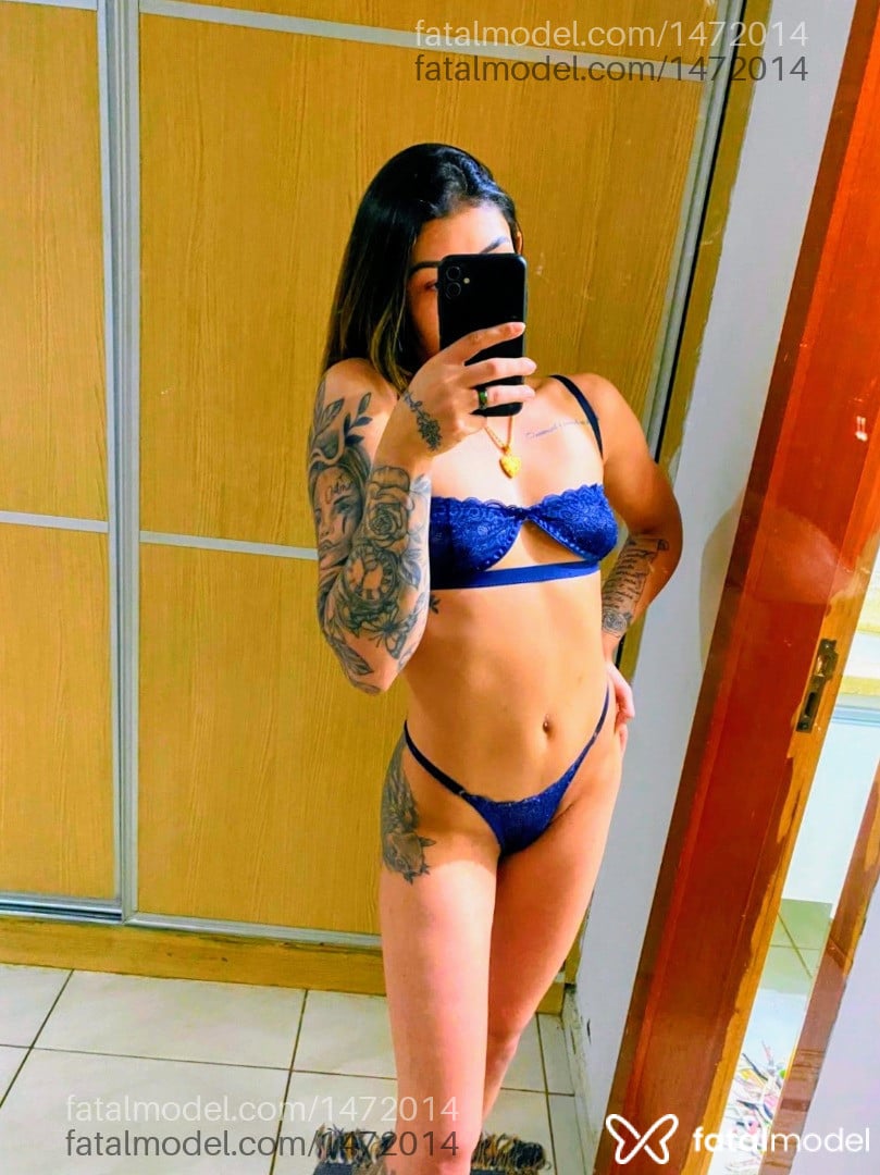 Acompanhante mulher loira (o) de olhos castanhos - Júlia