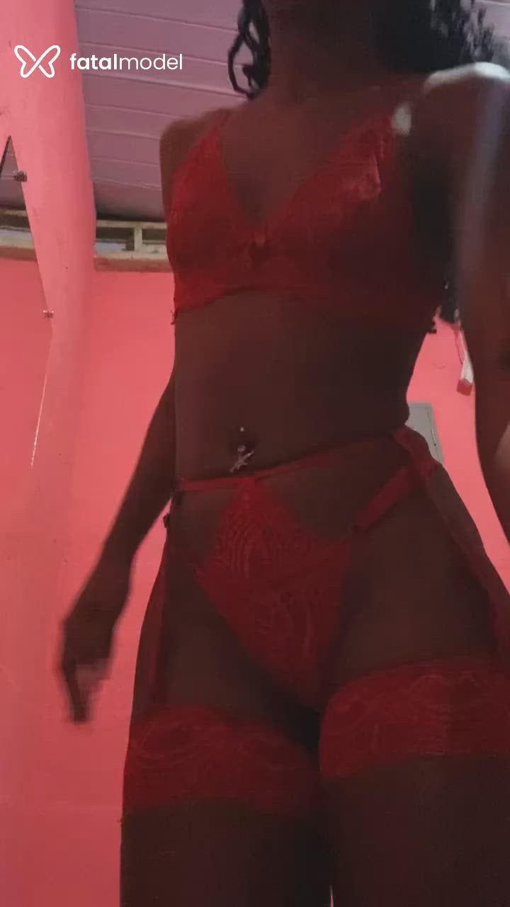 Acompanhante mulher morena (o) de olhos castanhos - Carlabonequinha