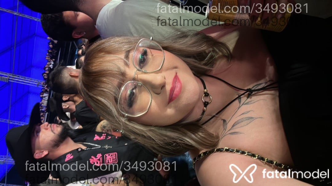 Acompanhante mulher morena (o) de olhos castanhos - Amanda