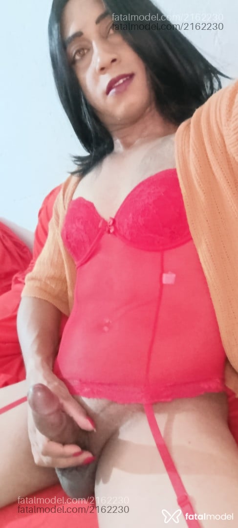 Acompanhante mulher trans com cabelo castanho de olhos mel - Evellyncdzinha