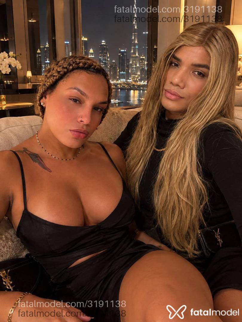 Acompanhante mulher trans loira (o) de olhos pretos - Gabriely