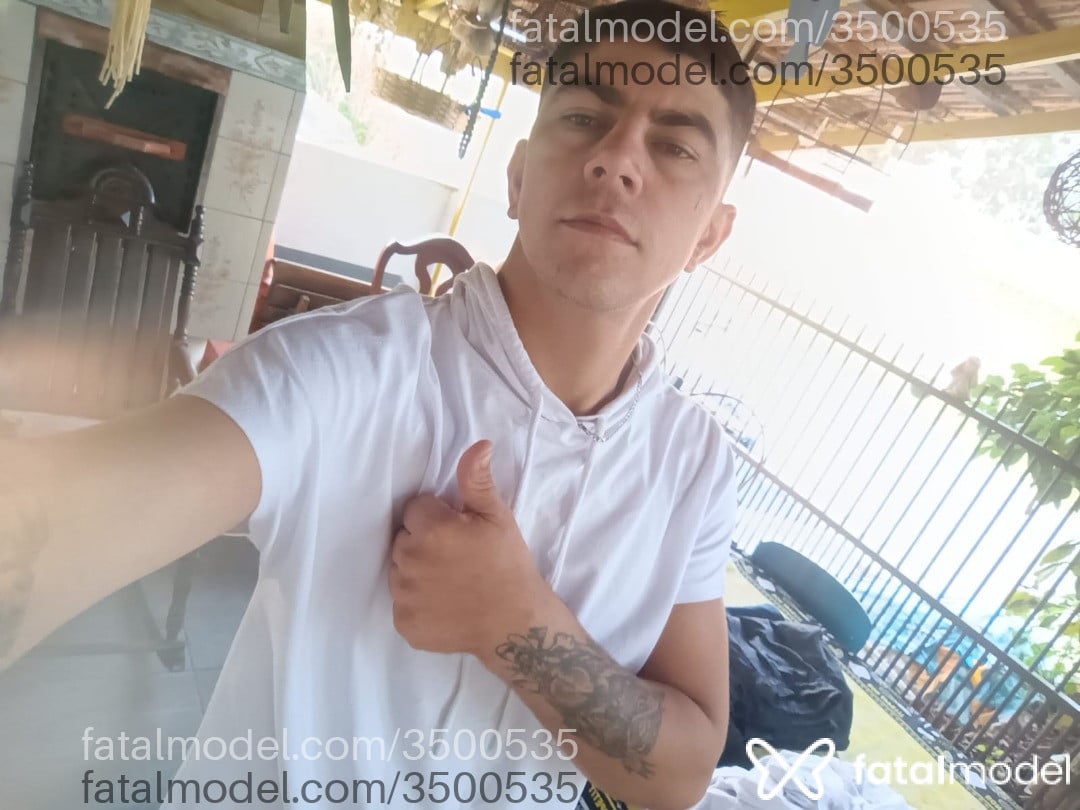 Acompanhante homem morena (o) de olhos castanhos - Match