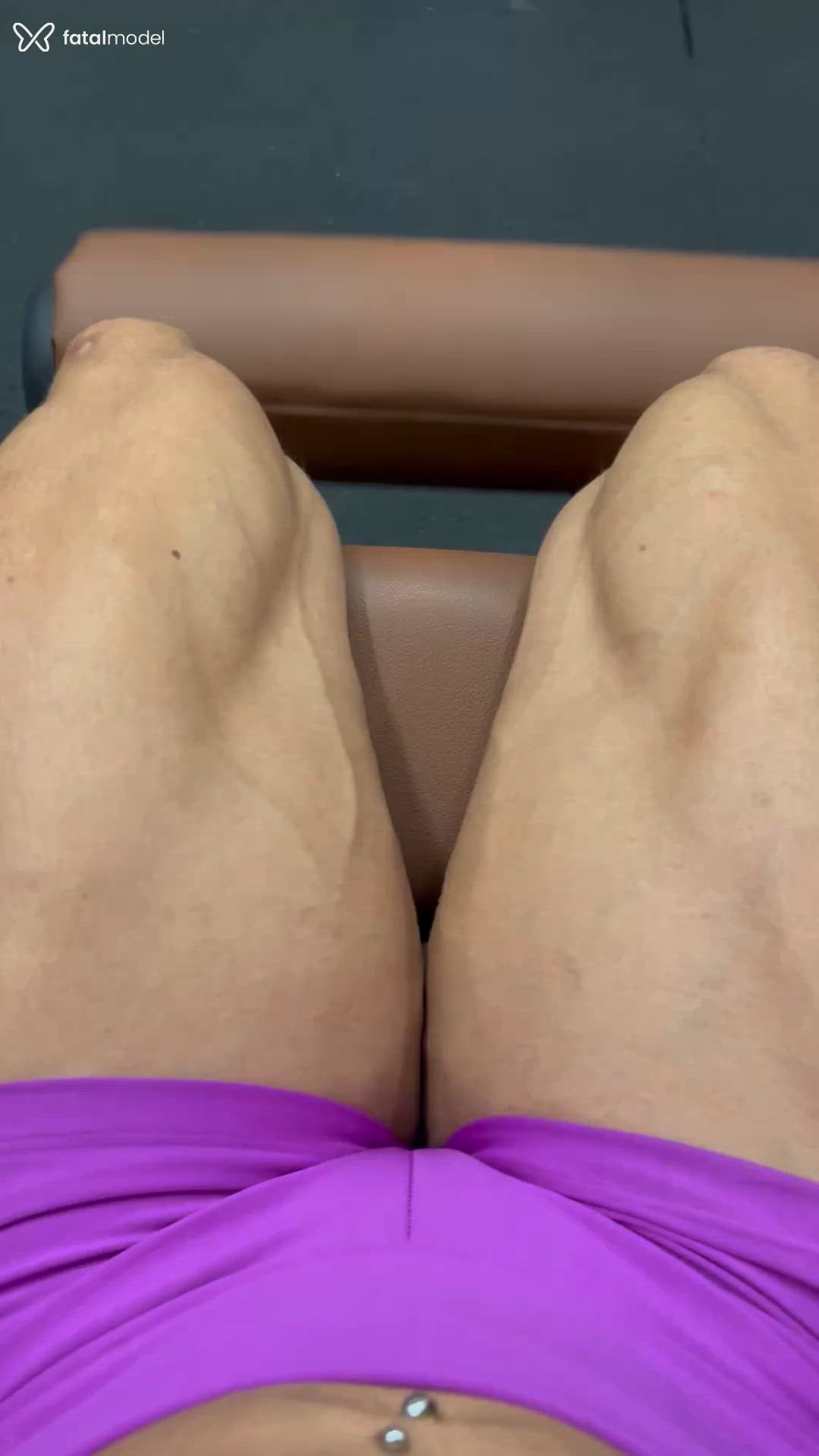 Acompanhante mulher com cabelo castanho de olhos mel - Larissa Prases