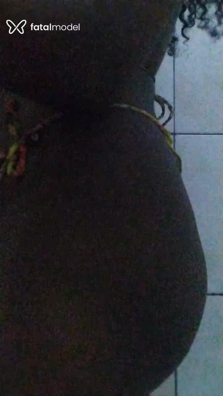 Acompanhante mulher trans loira (o) de olhos castanhos - Pantera