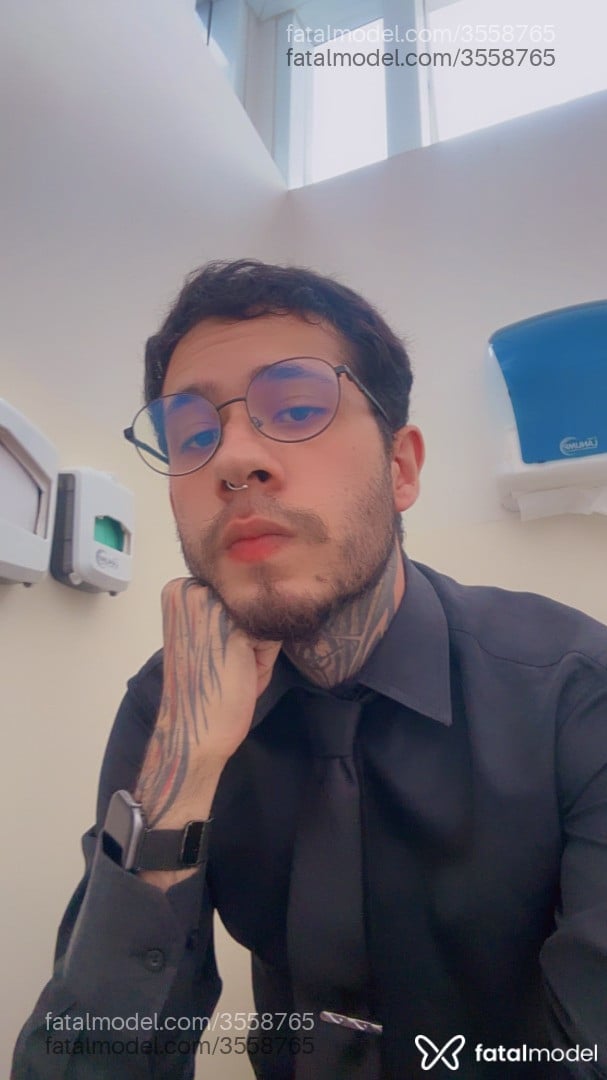 Acompanhante homem morena (o) de olhos mel - Wrench