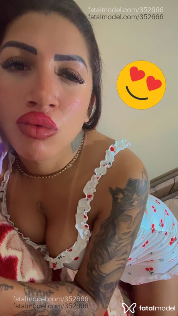 Acompanhante mulher trans com cabelo castanho de olhos castanhos - Dannyzinha