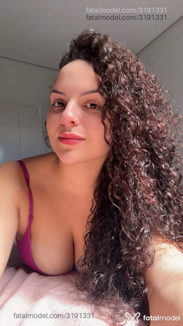 Acompanhante mulher morena (o) de olhos castanhos - Melissa