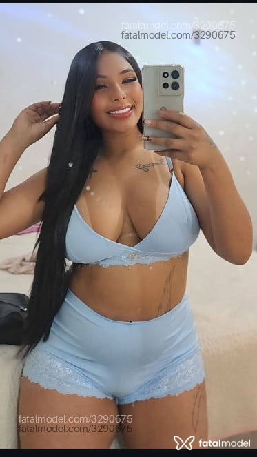 Acompanhante mulher morena (o) de olhos pretos - Victoria