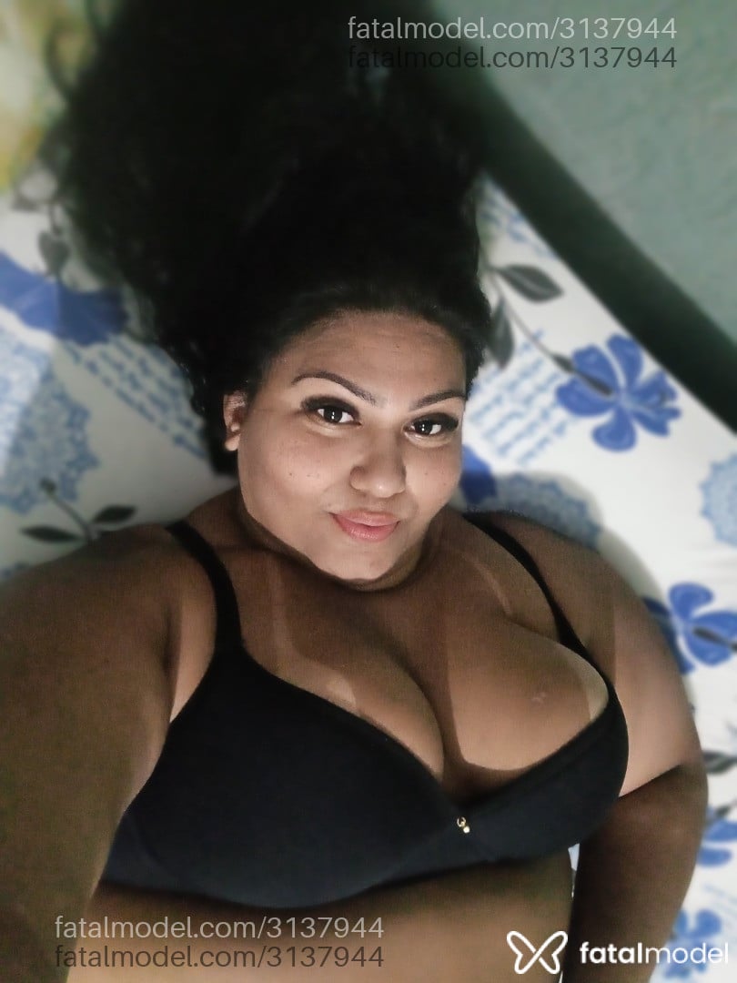 Acompanhante mulher morena (o) de olhos pretos - Bela