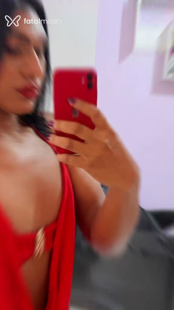 Acompanhante mulher trans com cabelo castanho de olhos pretos - Luana Alfaia