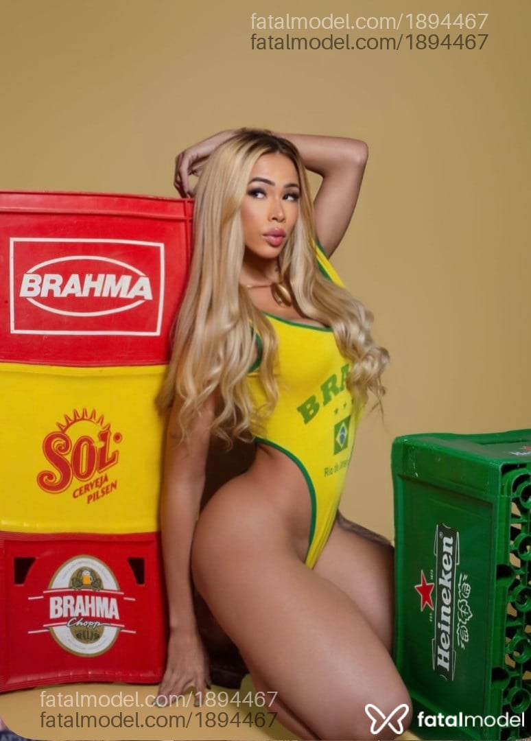 Acompanhante mulher trans morena (o) de olhos pretos - Sasa