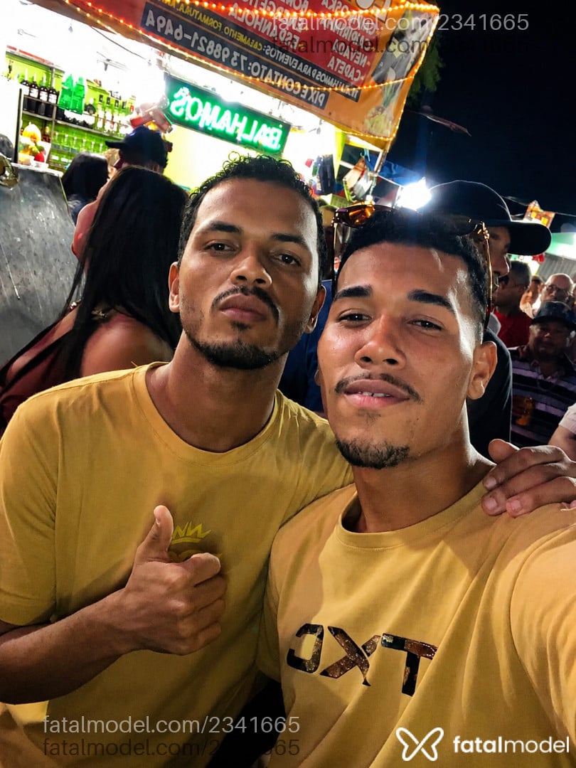 Acompanhante mulher trans morena (o) de olhos pretos - Casalzao