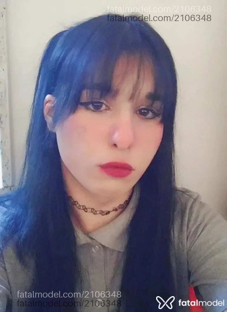 Acompanhante mulher trans com cabelo colorido de olhos castanhos - Mina
