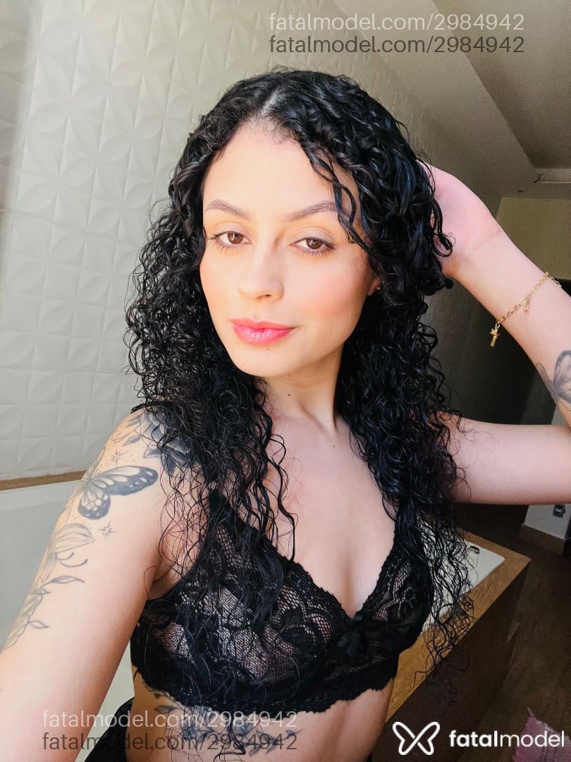 Acompanhante mulher morena (o) de olhos castanhos - Melissa