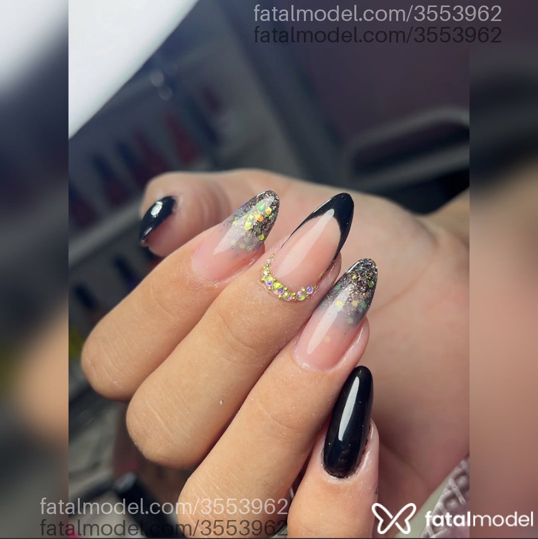 Acompanhante mulher loira (o) de olhos pretos - Lili Oliveira Acompanhante mulher loira (o) de olhos pretos - Lili Oliveira