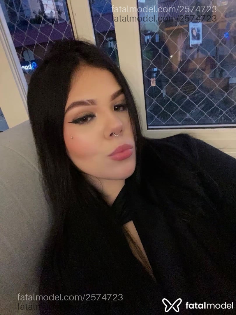 Acompanhante mulher morena (o) de olhos mel - Tiffanynovinha