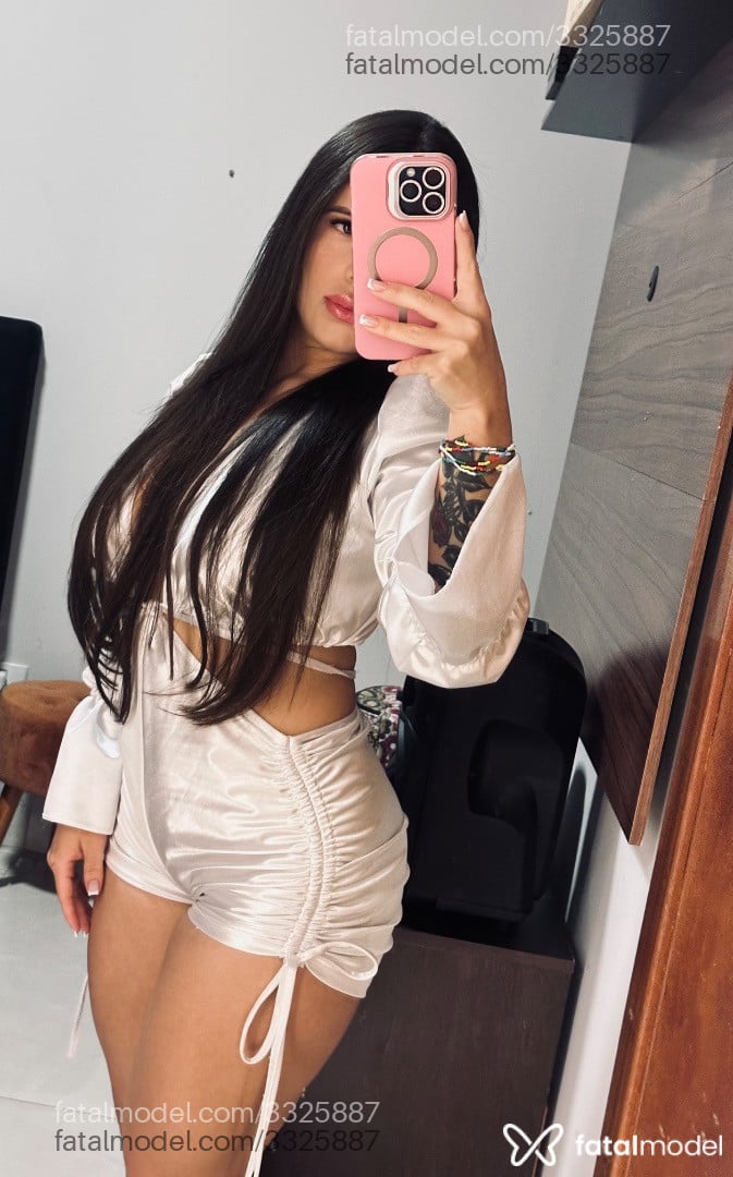 Acompanhante mulher com cabelo castanho de olhos castanhos - Mirela