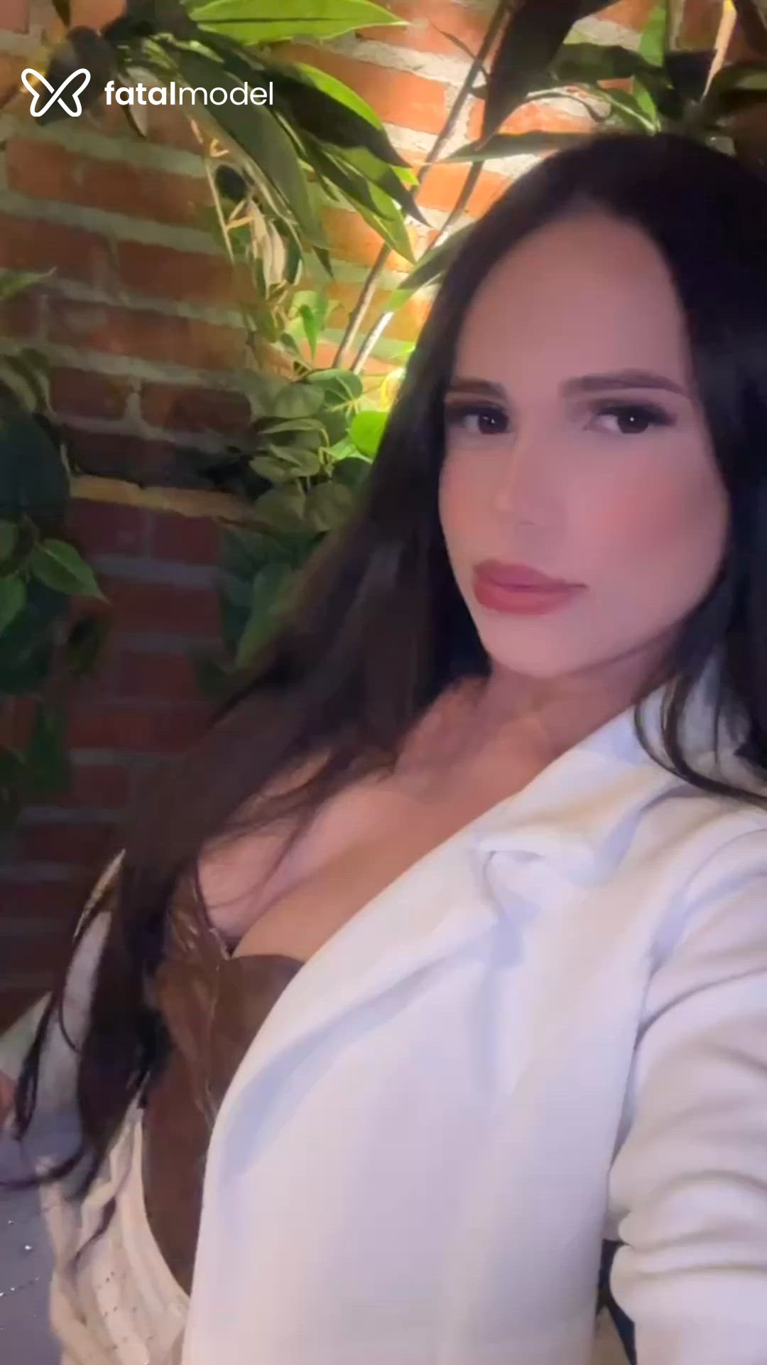 Acompanhante mulher com cabelo castanho de olhos castanhos - Mirela