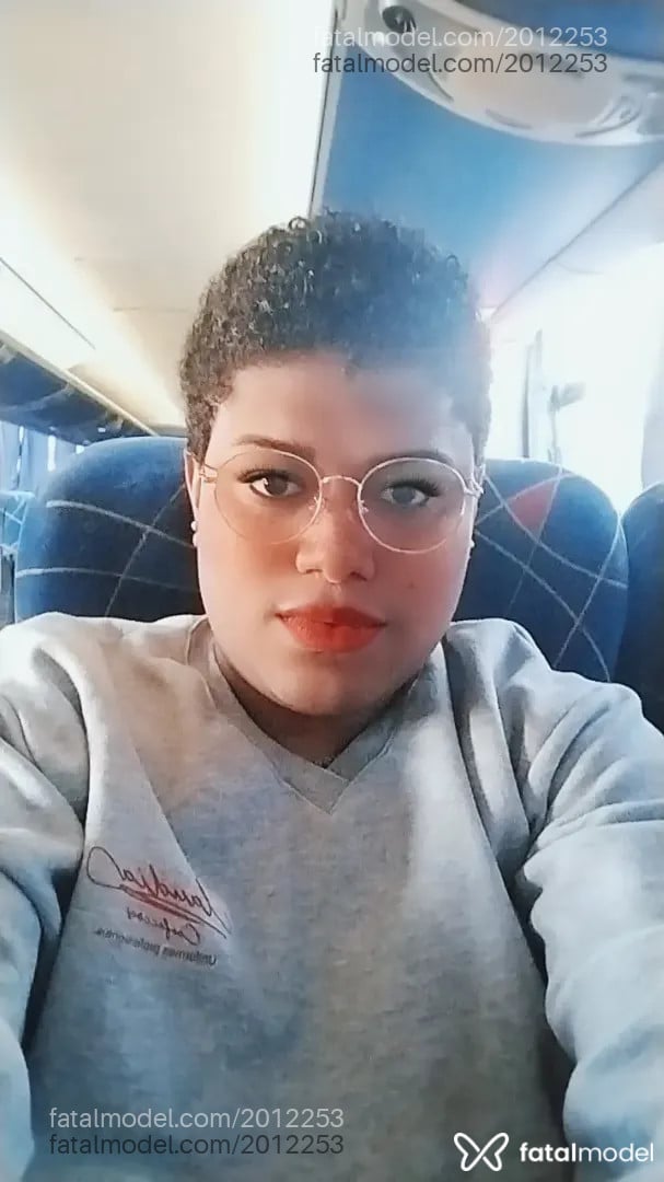 Acompanhante mulher trans morena (o) de olhos castanhos - Chris
