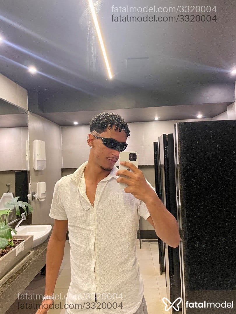 Acompanhante homem morena (o) de olhos pretos - Querinno Acompanhante homem morena (o) de olhos pretos - Querinno
