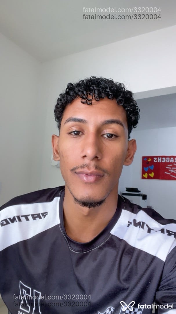 Acompanhante homem morena (o) de olhos pretos - Querinno Acompanhante homem morena (o) de olhos pretos - Querinno