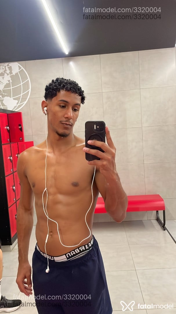 Acompanhante homem morena (o) de olhos pretos - Querinno Acompanhante homem morena (o) de olhos pretos - Querinno