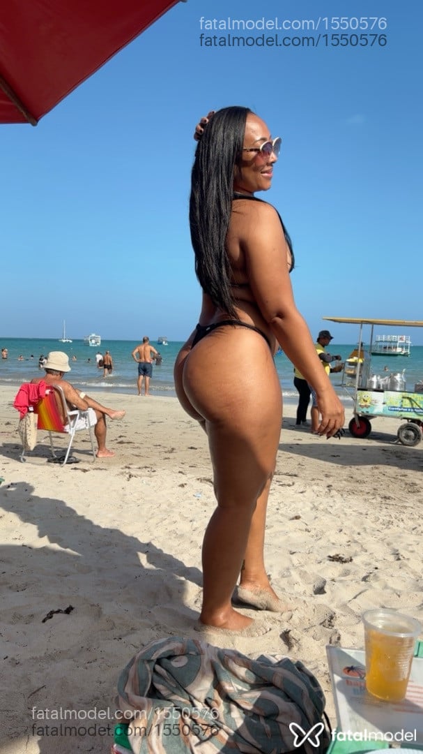 Acompanhante mulher com cabelo castanho de olhos castanhos - Leona