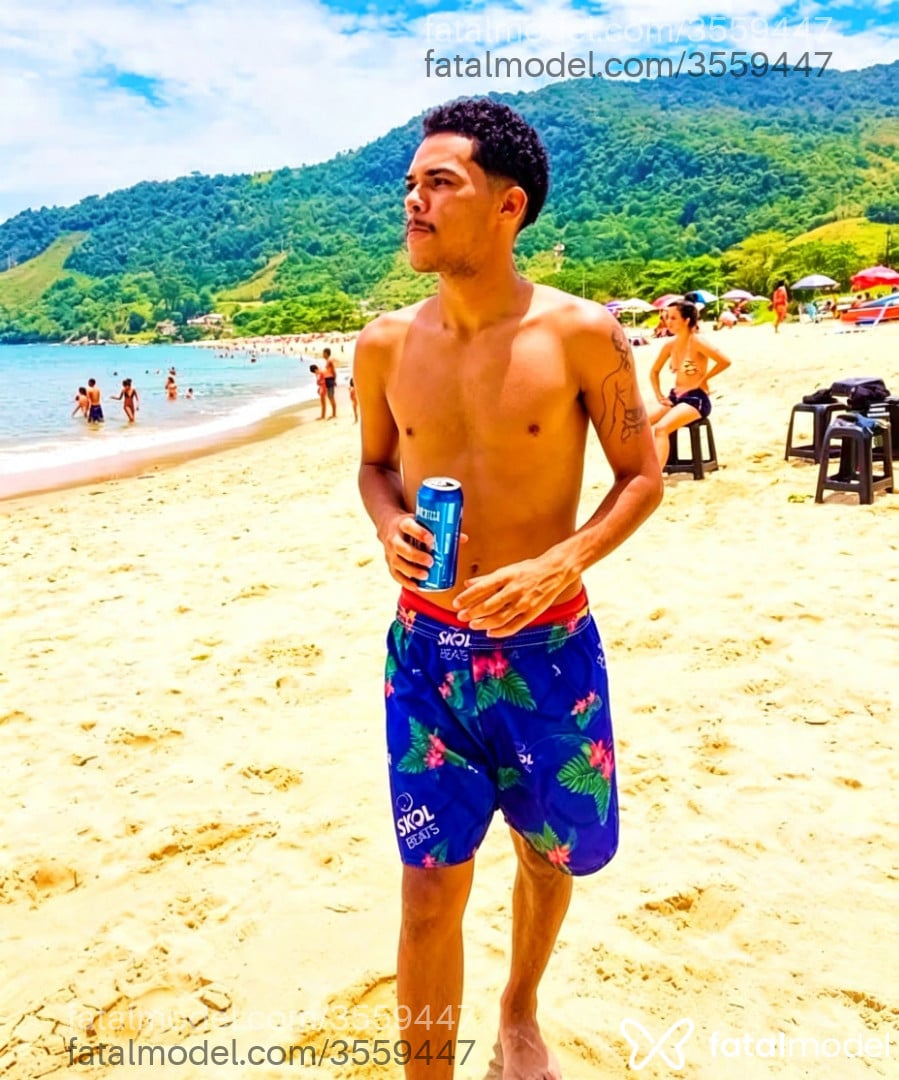 Acompanhante homem morena (o) de olhos pretos - Cabelinho