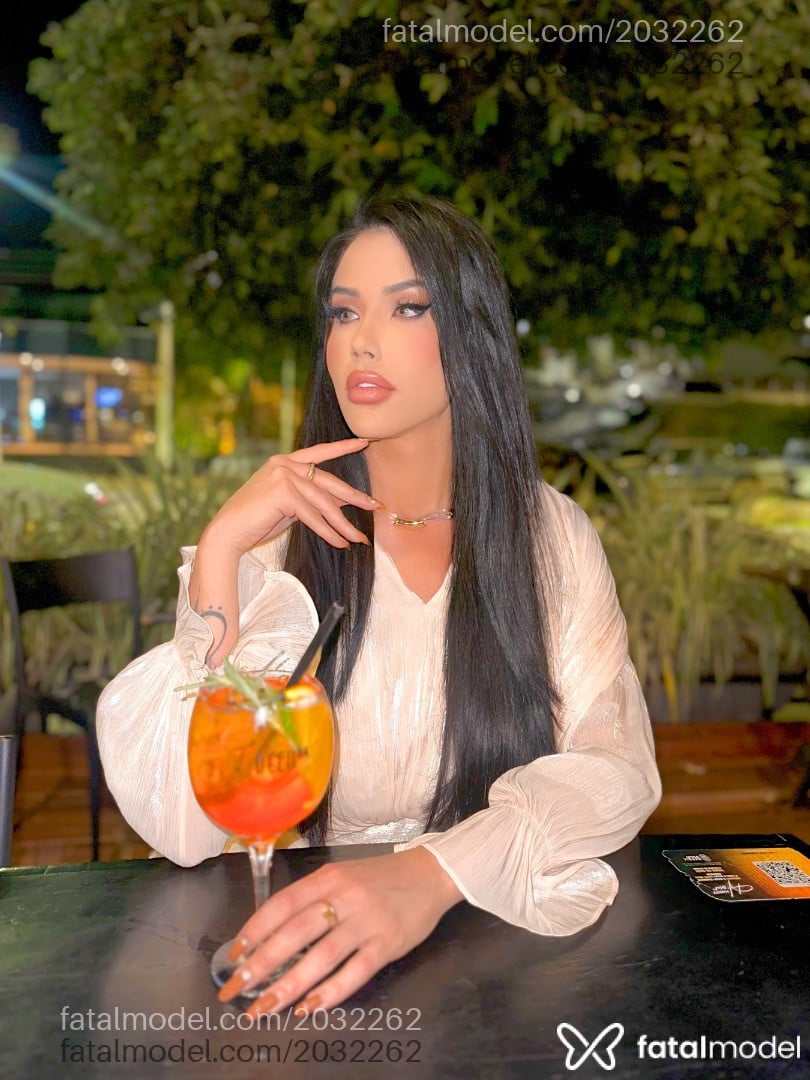 Acompanhante mulher trans morena (o) de olhos cinza - Lavinnya Bittencur