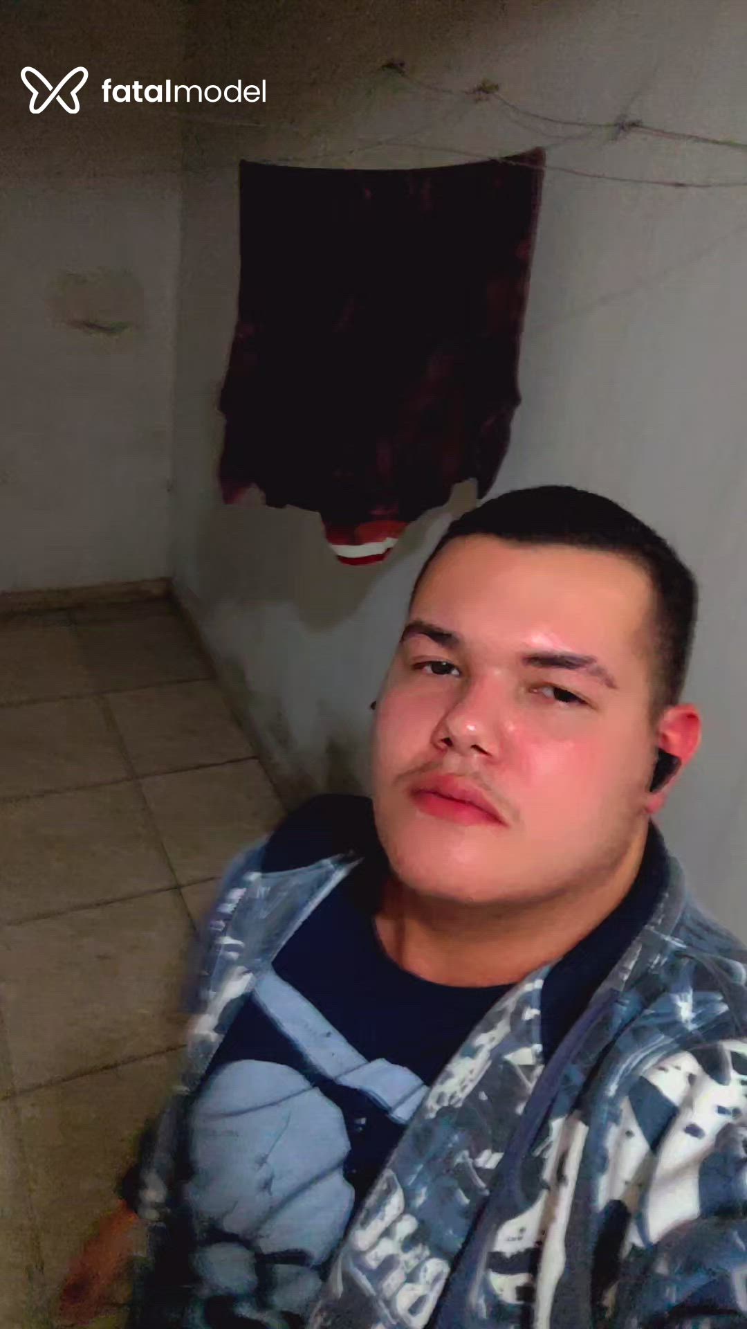 Acompanhante homem com cabelo castanho de olhos castanhos - Bruno Vini