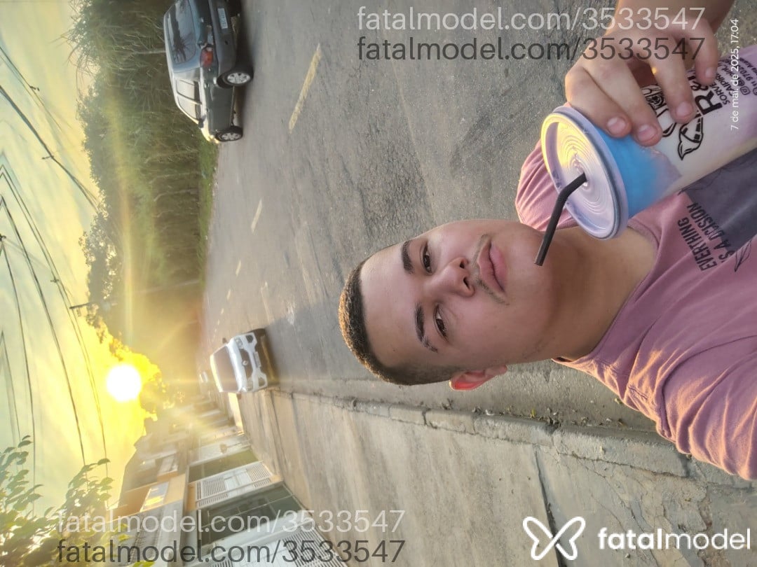 Acompanhante homem com cabelo castanho de olhos castanhos - Bruno Vini