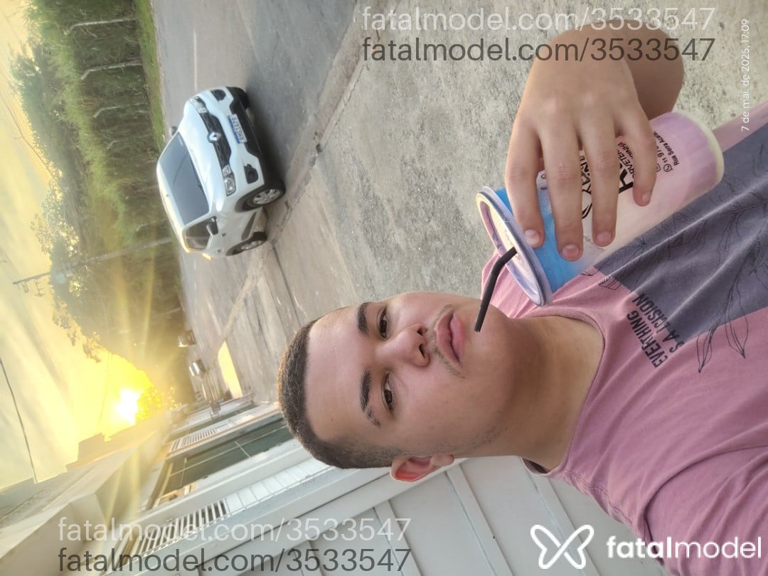 Acompanhante homem com cabelo castanho de olhos castanhos - Bruno Vini