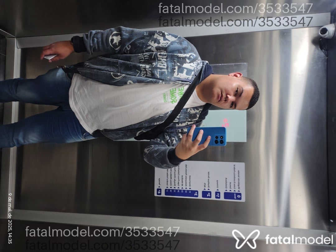 Acompanhante homem com cabelo castanho de olhos castanhos - Bruno Vini
