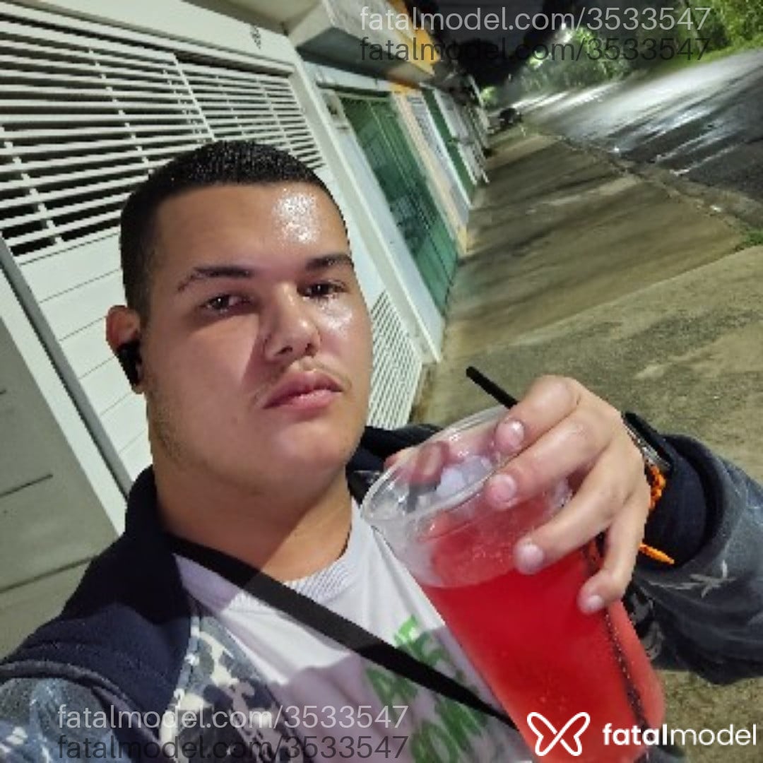 Acompanhante homem com cabelo castanho de olhos castanhos - Bruno Vini