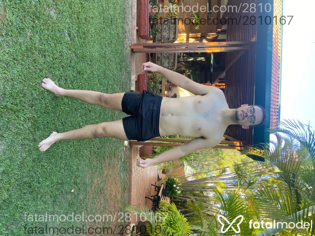 Acompanhante homem com cabelo castanho de olhos pretos - Lucão