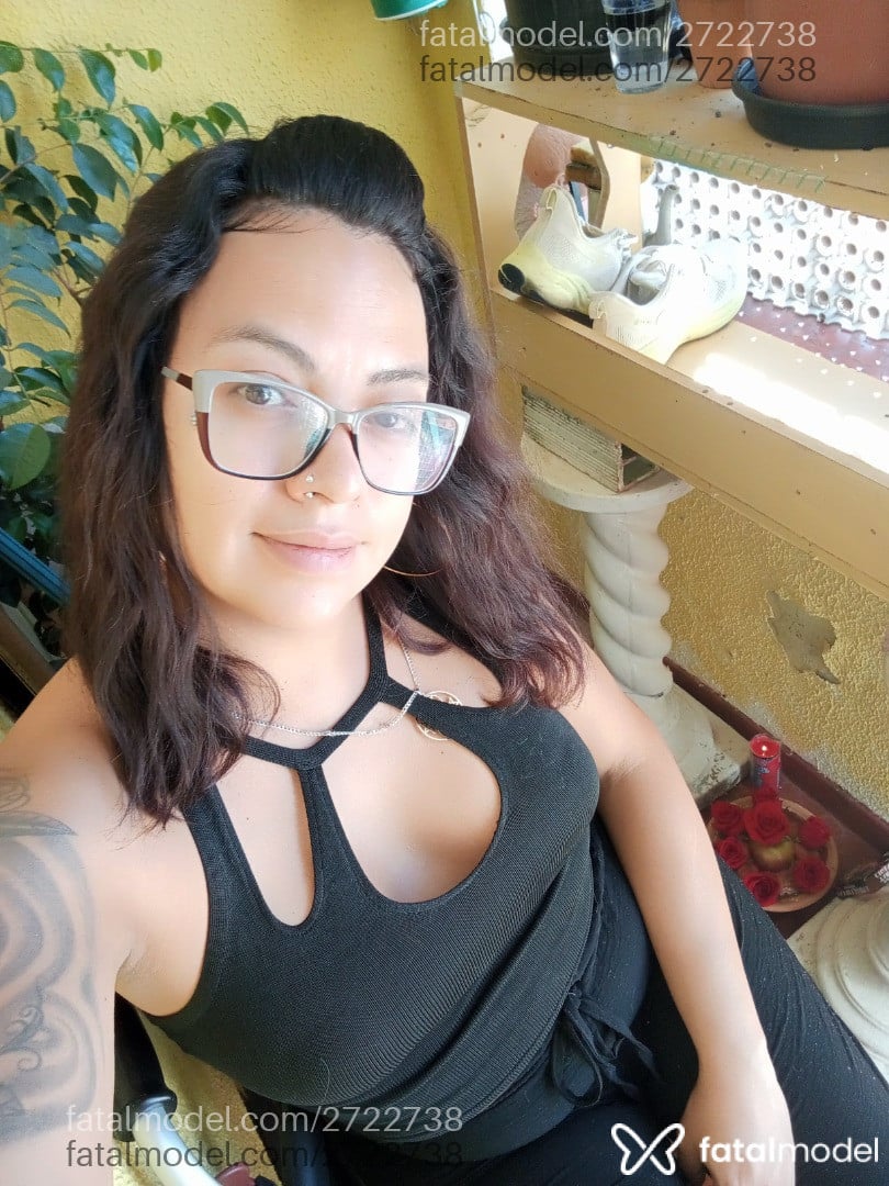 Acompanhante mulher trans ruiva (o) de olhos castanhos - Paloma