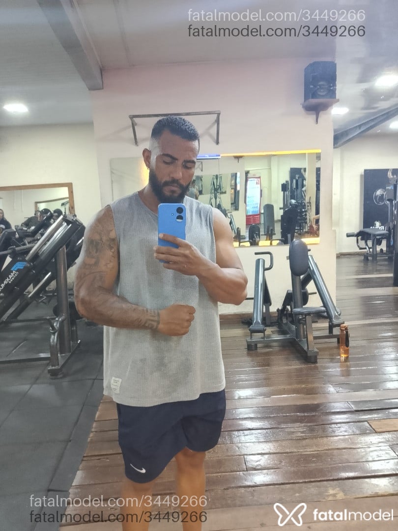 Acompanhante homem morena (o) de olhos pretos - Cristiano Acompanhante homem morena (o) de olhos pretos - Cristiano
