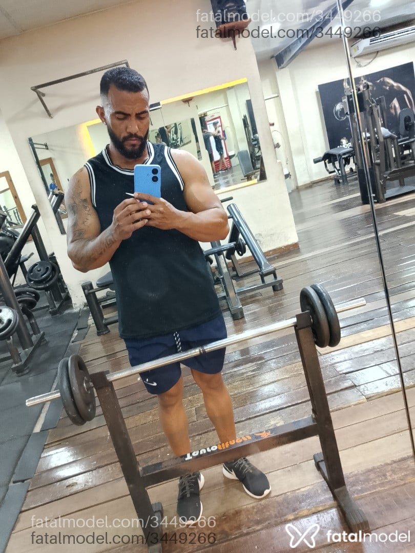 Acompanhante homem morena (o) de olhos pretos - Cristiano